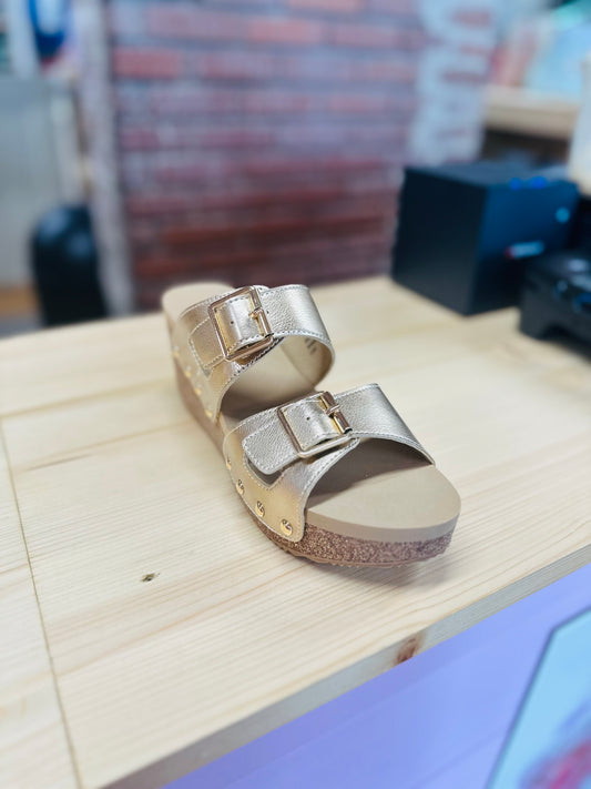 Gertrude gold sandals