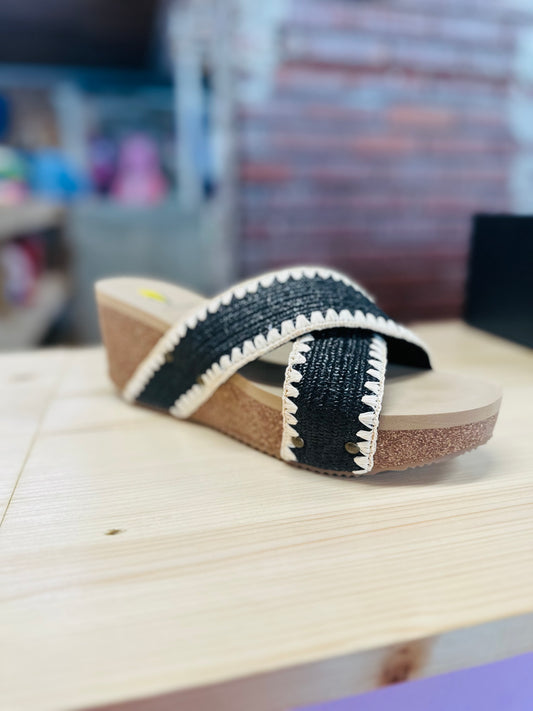 Antigua black wedge