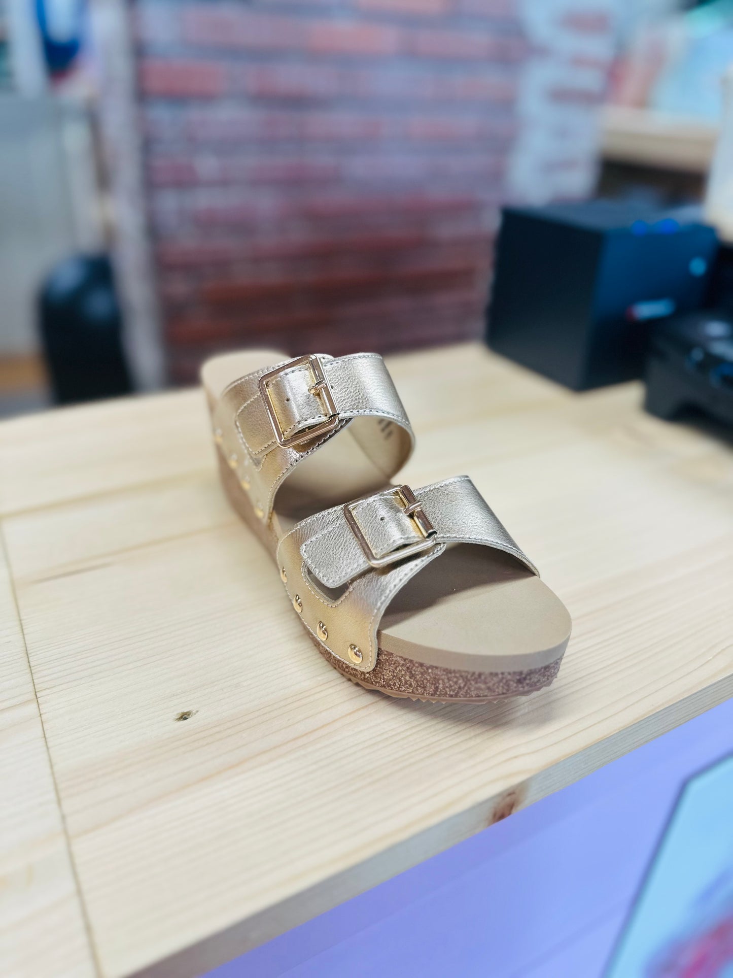 Gertrude gold sandals