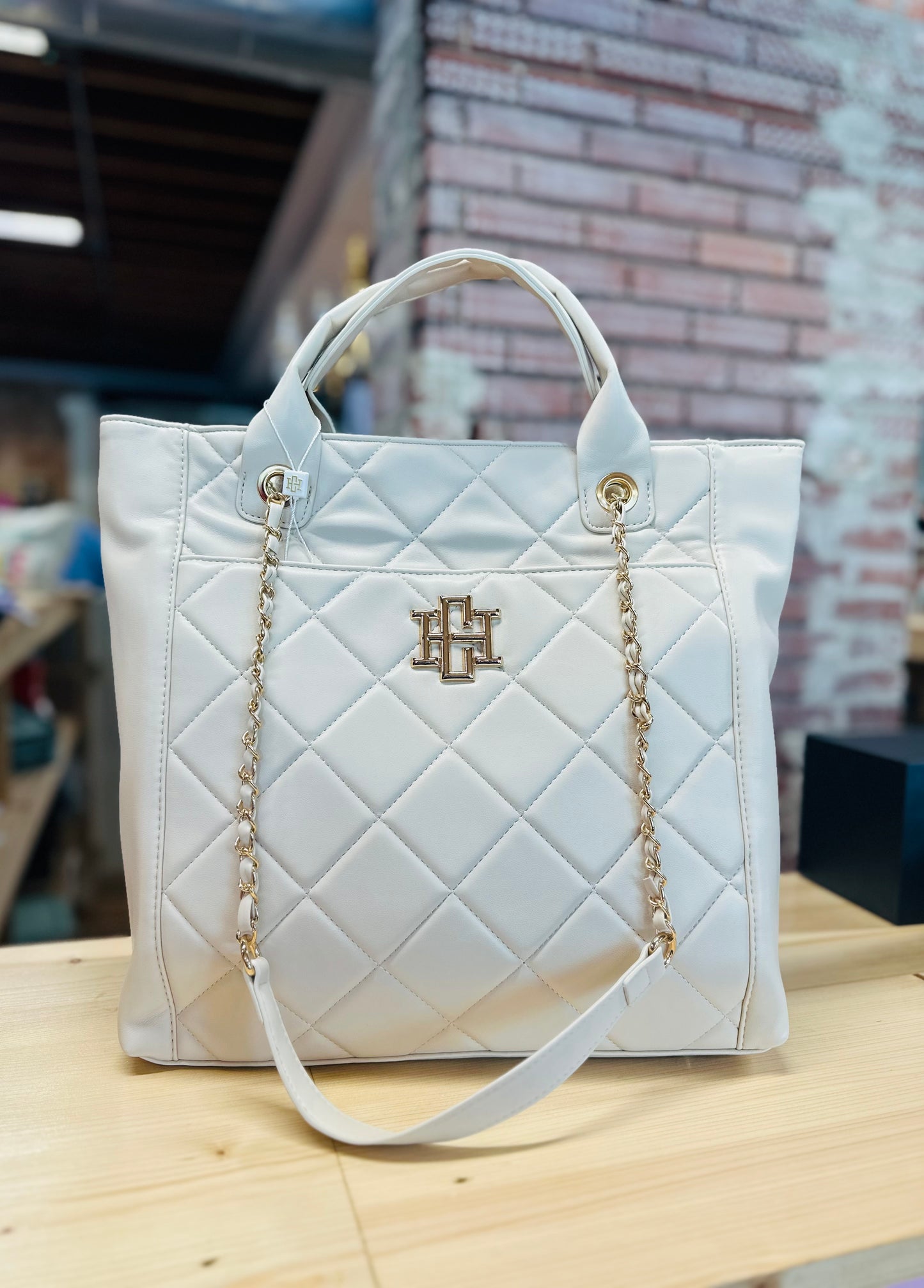 Kinzley Quilted Pocketbook