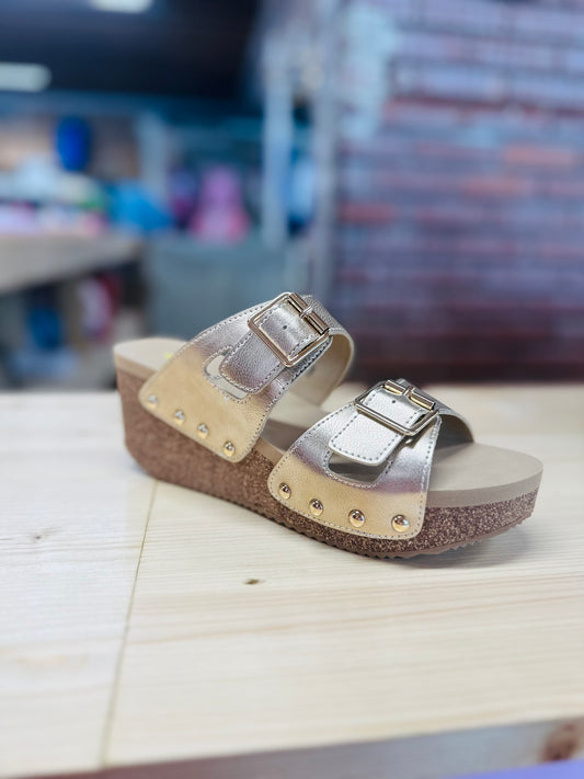 Gertrude gold sandals