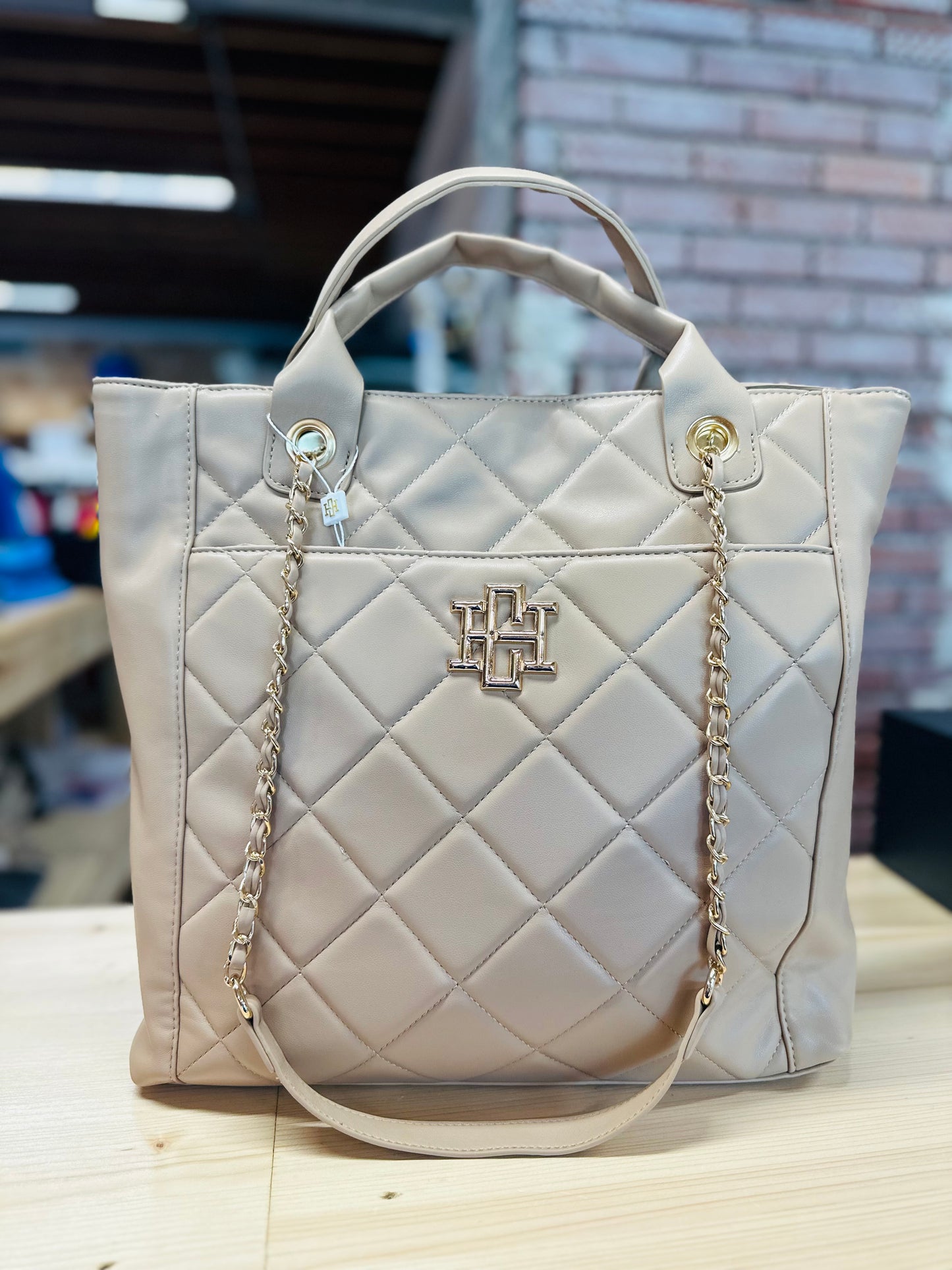 Kinzley Quilted Pocketbook