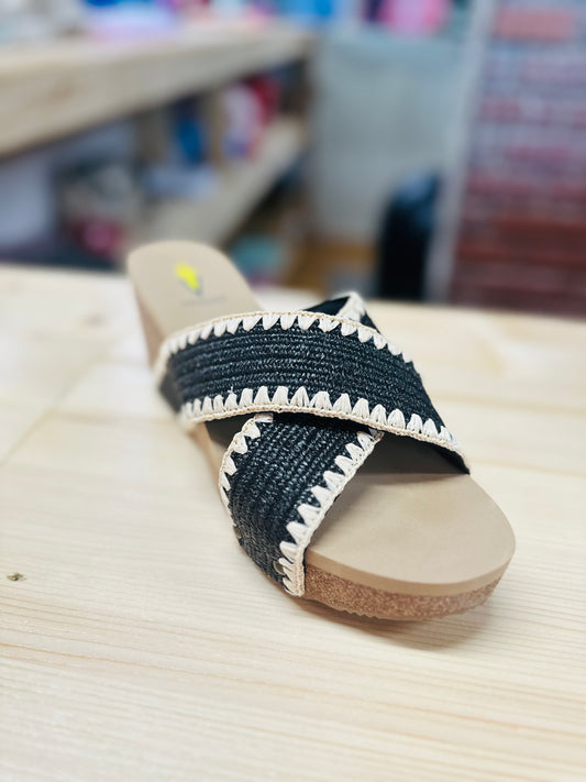 Antigua black wedge